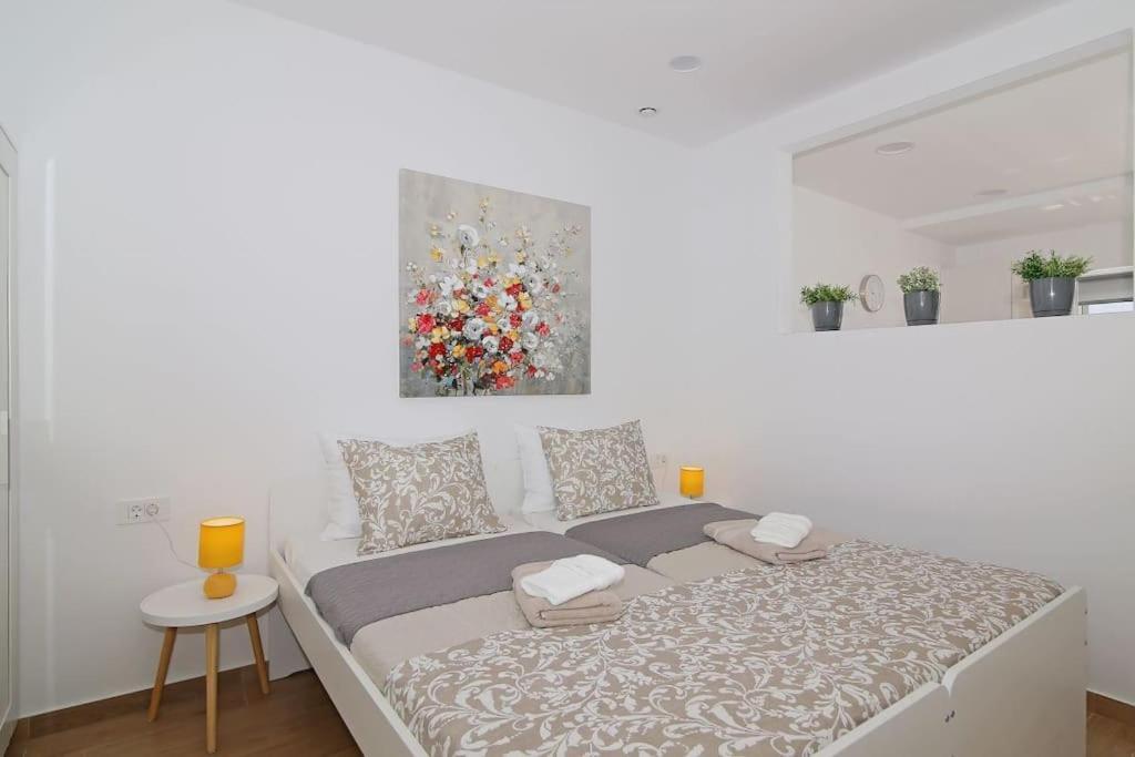 Studio Apartman Karlita สลาโน ภายนอก รูปภาพ