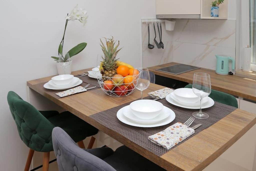Studio Apartman Karlita สลาโน ภายนอก รูปภาพ