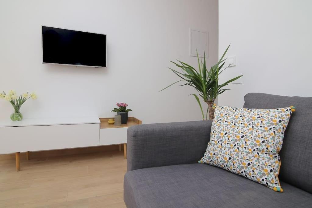 Studio Apartman Karlita สลาโน ภายนอก รูปภาพ