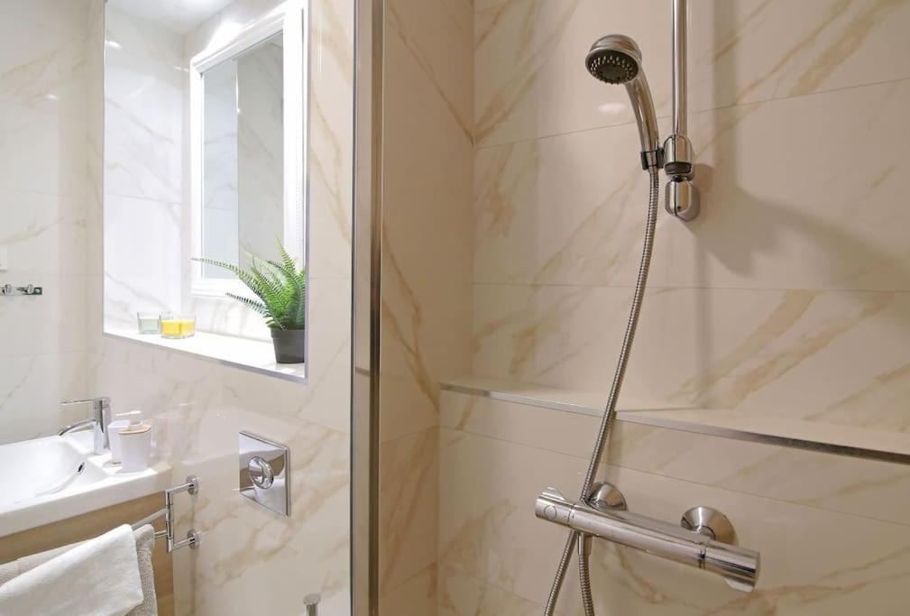 Studio Apartman Karlita สลาโน ภายนอก รูปภาพ